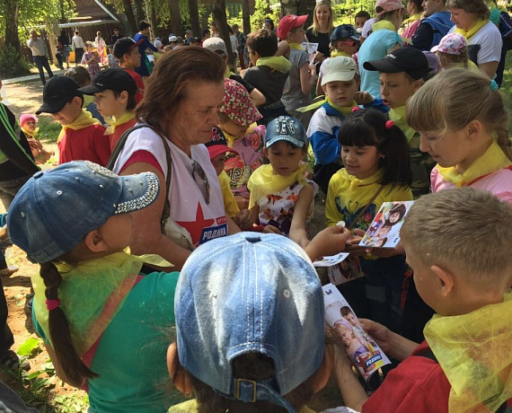 Костромские партийцы поздравили детей и их родителей с Днем защиты детей