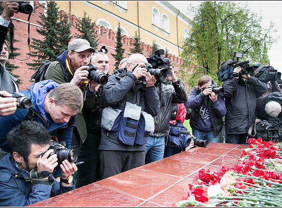 "РОДИНА" в Александровском саду почтила память погибших в Одессе, 5 мая 2014 г. (галерея 1)