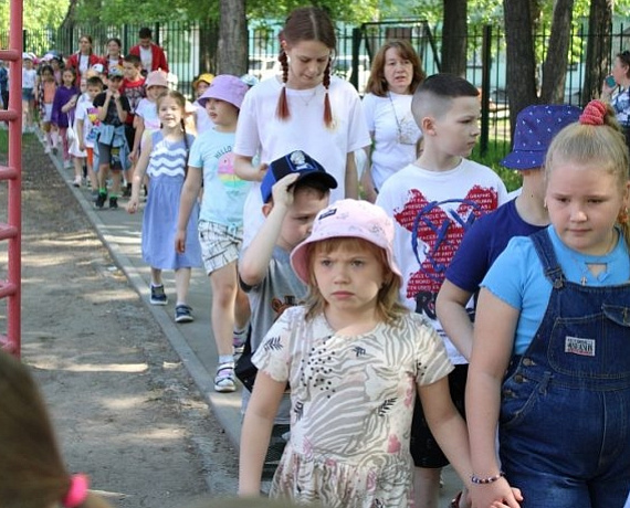 В День защиты детей, при поддержке Вячеслава Илюхина и Новосибирской "РОДИНЫ", прошли ярких праздники для ребят