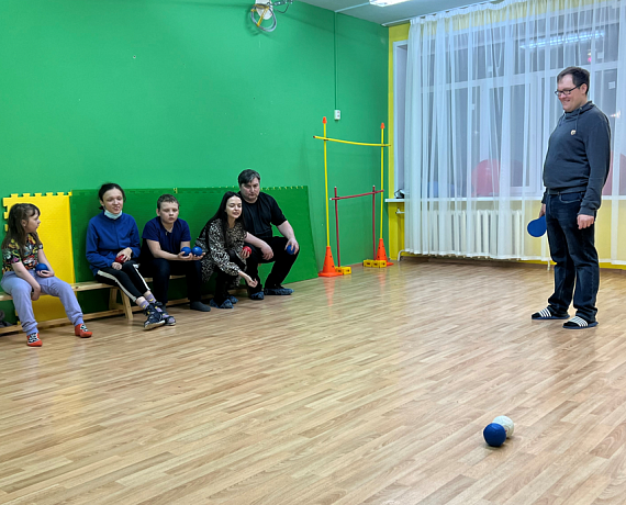 Кировские родинцы помогли чепецким паралимпийцам-боччистам
