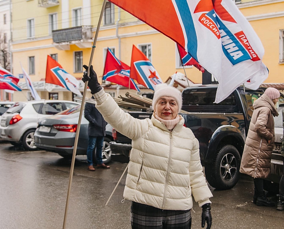 Кировские родинцы провели самый массовый в регионе автопробег "Zа РОДИНУ!"