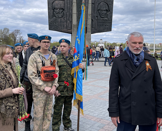 В Твери Журавлев с соратниками почтили память погибших героев у Обелиска Победы