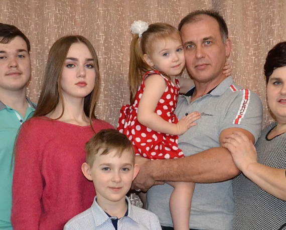 Соратнице Кировской "РОДИНЫ" вручен памятный знак "Семейная слава"